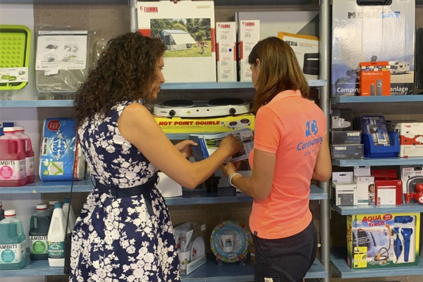 Atención personalizada en nuestra tienda de accesorios y recambios para autocaravanas en Castellón